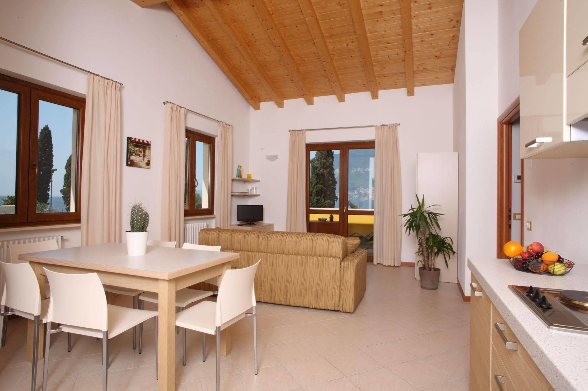 June Stay Lake Garda 브렌조네 술 가르다 외부 사진
