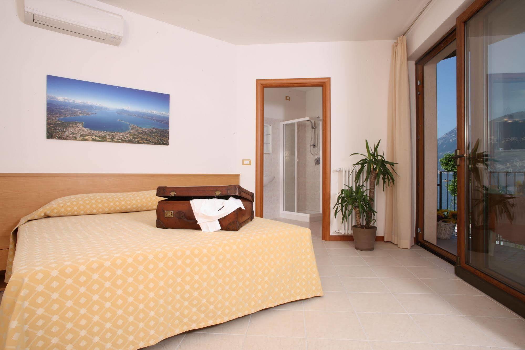 June Stay Lake Garda 브렌조네 술 가르다 외부 사진