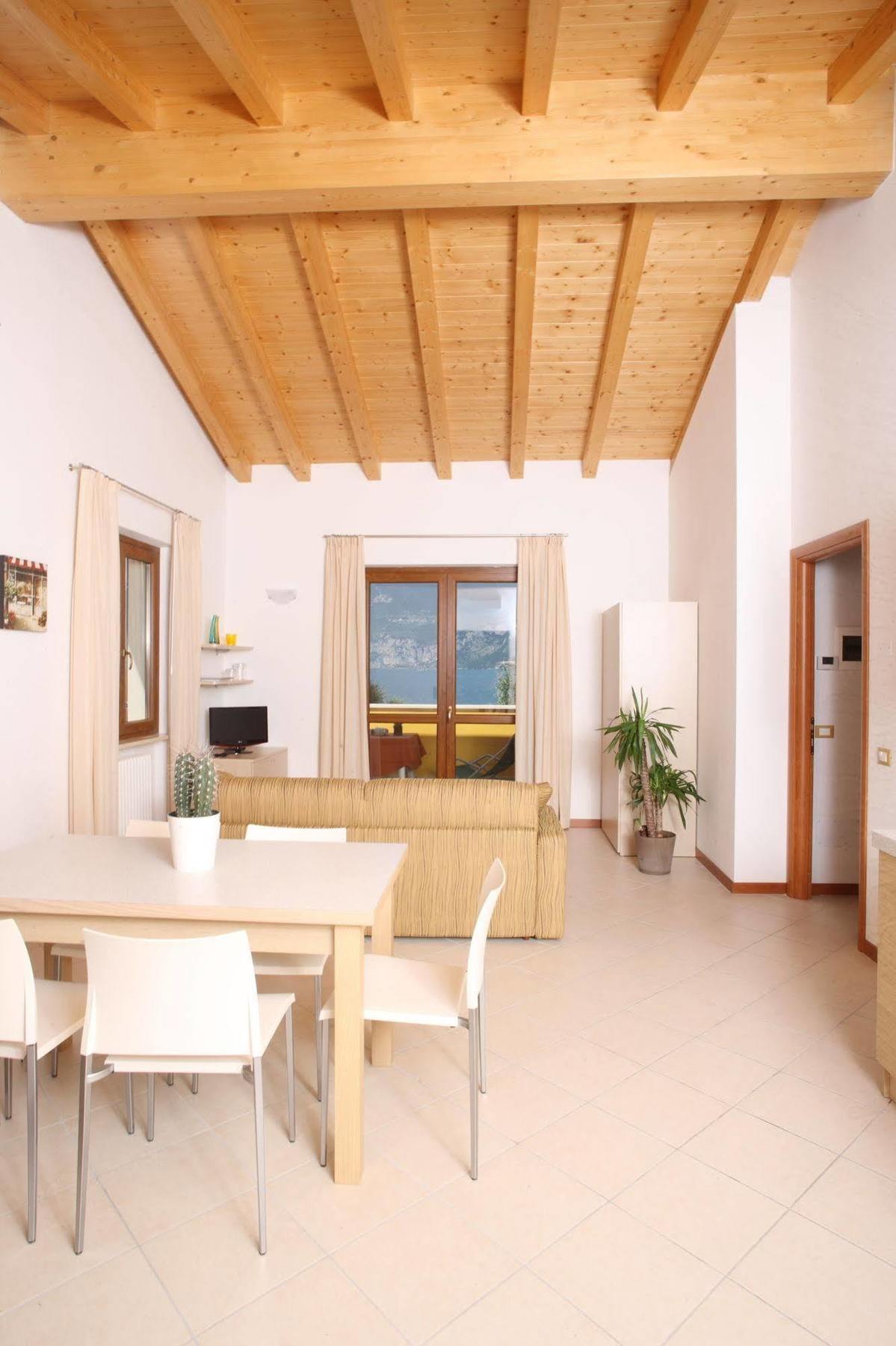 June Stay Lake Garda 브렌조네 술 가르다 외부 사진