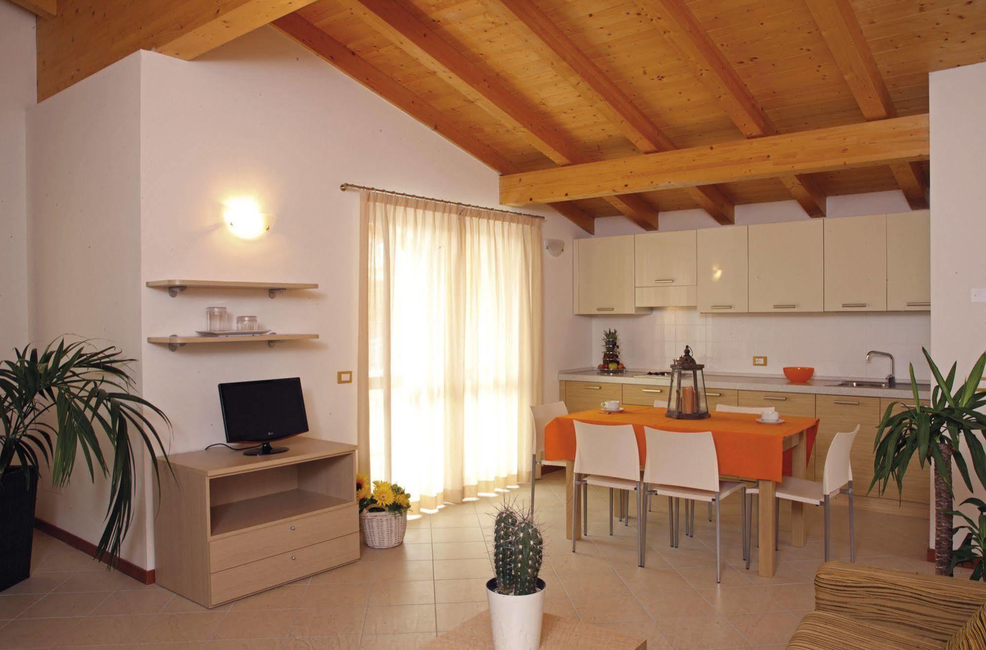 June Stay Lake Garda 브렌조네 술 가르다 외부 사진